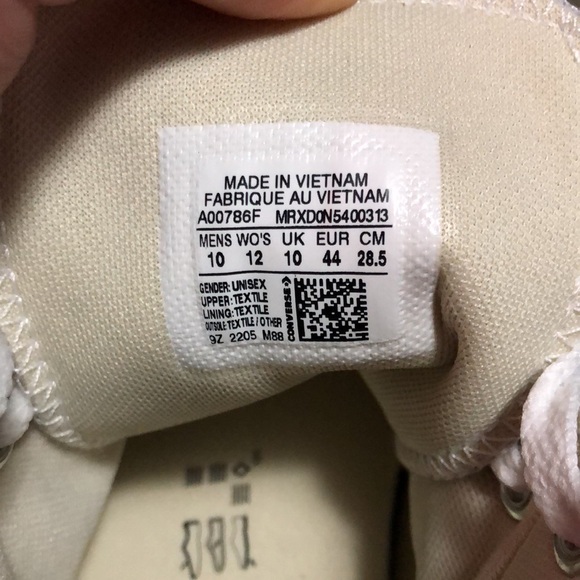 Size 10 unworn with the tag I just don’t like em and didn’t buy em locally - Picture 4 of 4